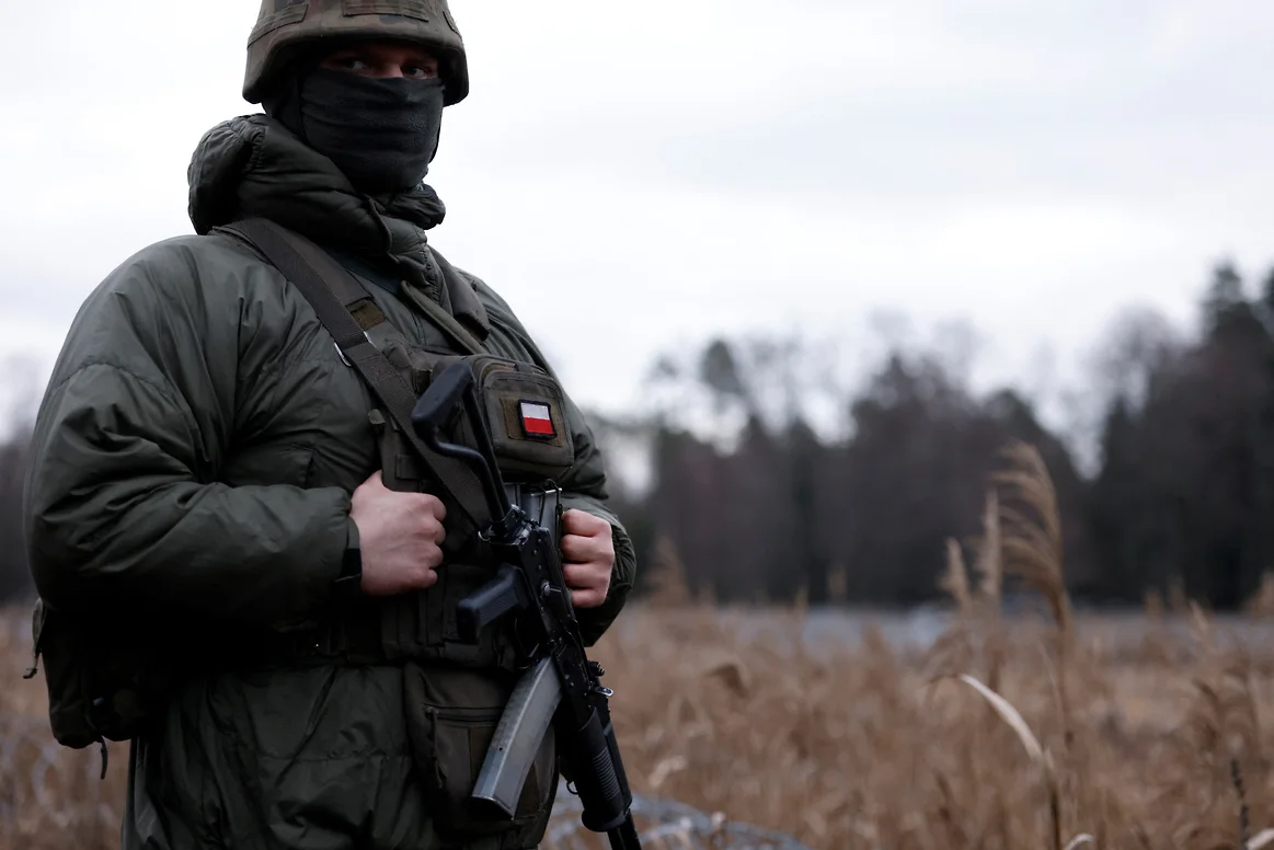 Премьер Польши анонсировал план депортации мигрантов, нарушающих законы ЕС kmo 162543 59147 1 t249 175527